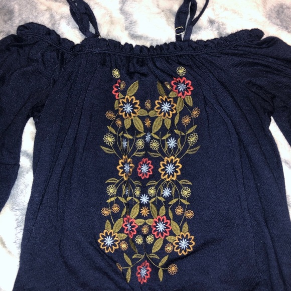 Off the shoulder top - Picture 2 of 6